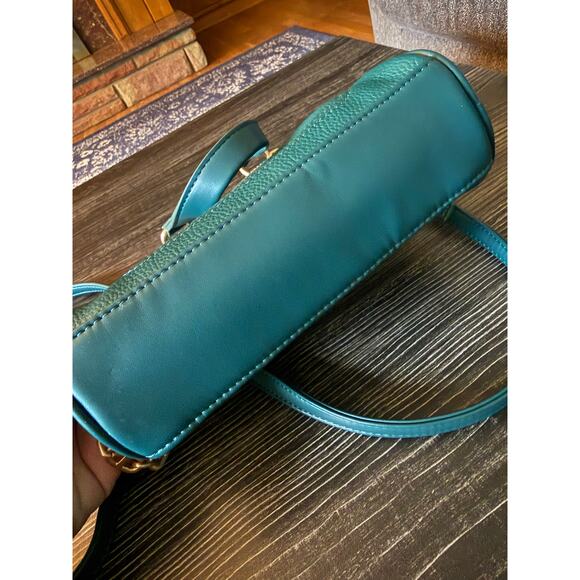 NWOT Designer FF Hunter Green Faux Leather and Gold Hardware Designer Crossbody - Picture 4 of 6